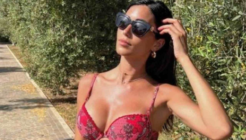 Mini-bikini e addominali in vista: Federica Nargi si conferma regina dell’estate [FOTO]