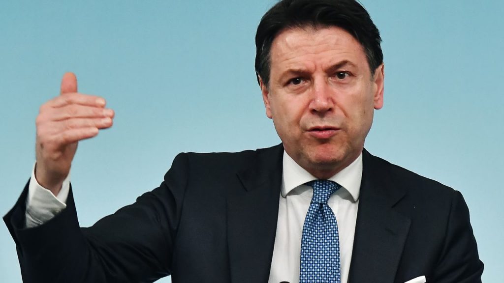 Conte avvisa:«Chi dissente da questa linea è libero di andarsene. Attendiamo segnale dal premier»