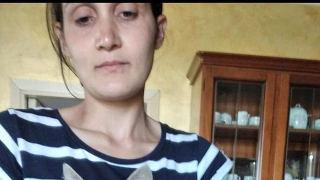 Scomparsa per 2 giorni, trovata legata a una recinzione col filo spinato