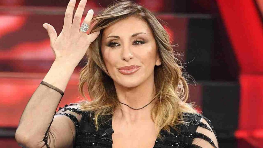 Sabrina Salerno, lo scatto in bikini è hot: la showgirl in forma mozzafiato