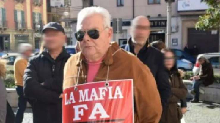 Bastonate alle spalle all’ex sindaco antimafia, due minorenni finiscono nei guai
