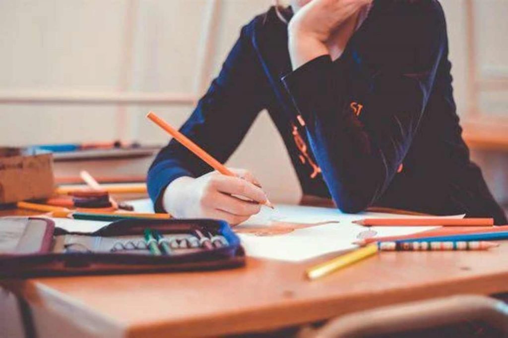 A settembre sui libri di scuola arriva la stangata: per fortuna ci sono i ricchi bonus