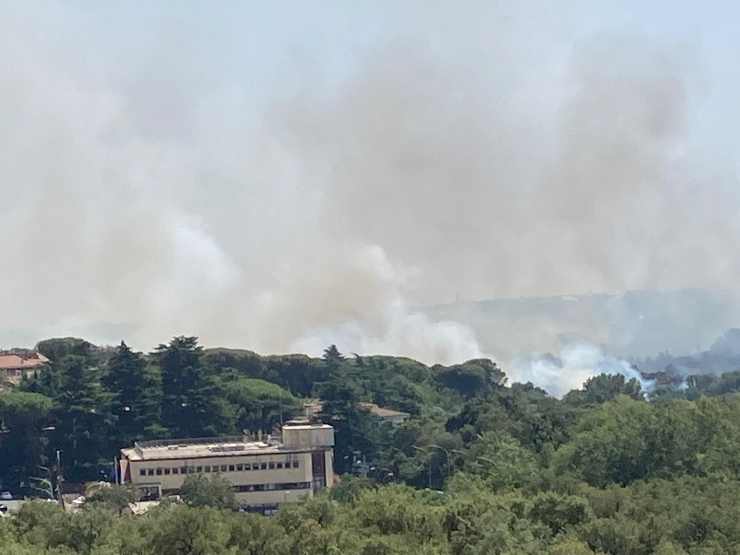 Maxi incendio a Roma a poca distanza dal Vaticano [VIDEO]