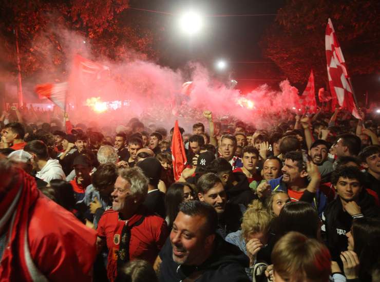 Tifosi del Monza in festa dopo la promozione in Serie A (Credit Foto Ansa)