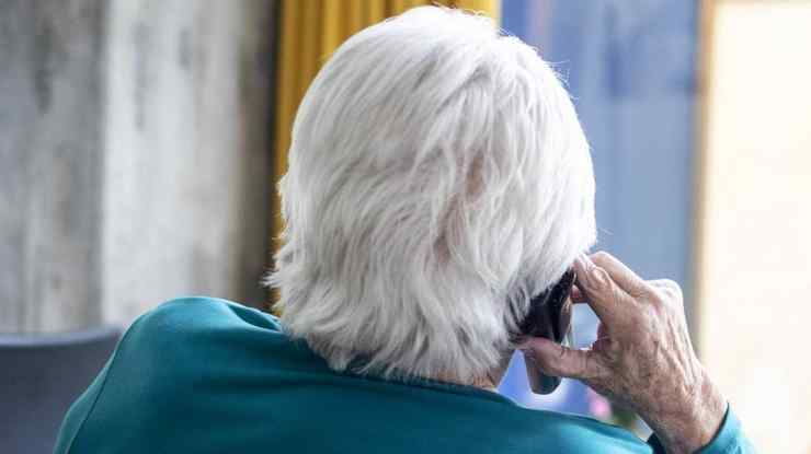 “Nonna, aiutami a saldare il debito”. Ma è una truffa, arrestato il finto nipote