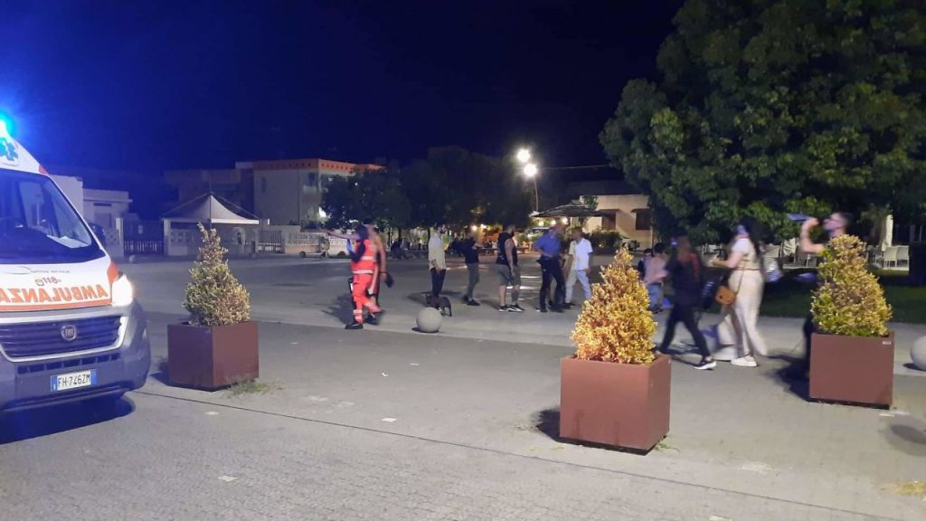Mega-rissa nel centro della città: accoltellato un ragazzo di 20 anni
