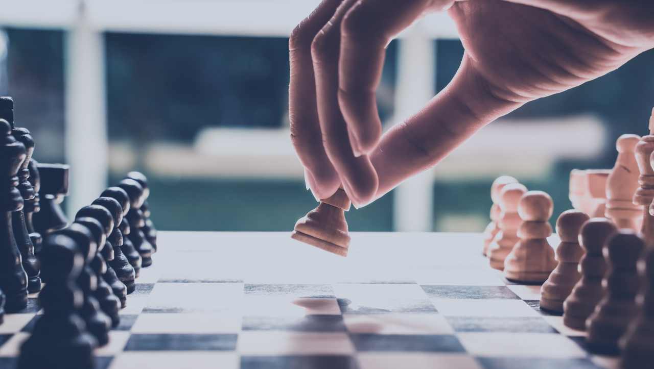 Che guai durante un torneo di scacchi: un robot-giocatore spezza il dito ad un bambino durante un match