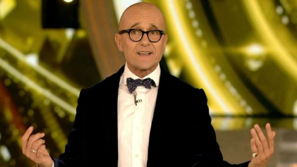 GF Vip 7, Alfonso Signorini rompe il silenzio: “Concorrente transgender? Tema di estremo interesse”