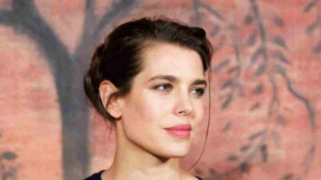 Charlotte Casiraghi compie 36 anni: dalla morte del padre all’amore per la filosofia | La vita della Principessa più amata di Monaco
