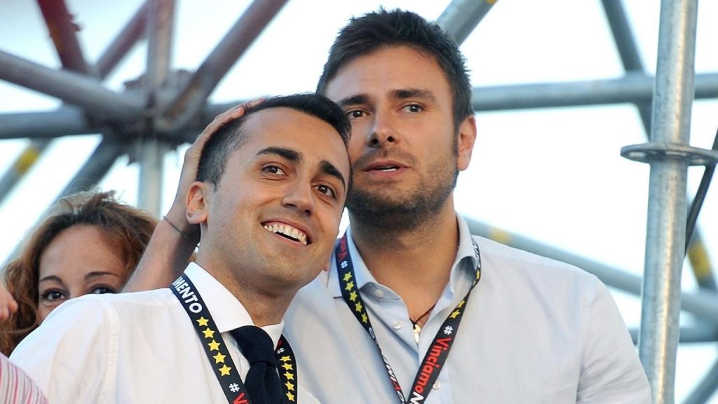 Di Battista durissimo con l’ex-amico Di Maio: “Pensa solo a sé stesso”
