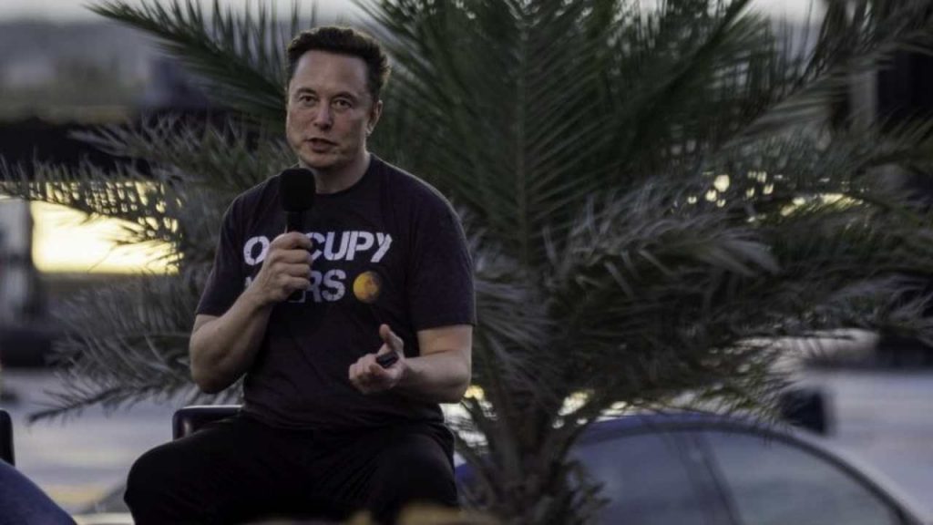 Elon Musk e la promessa di una copertura Internet in tutto il mondo in un anno