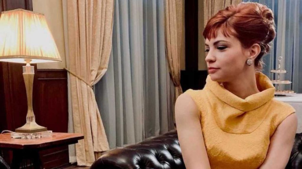 Come l’attrice Gaia Bavaro nella realtà? Look aggressivo e tatuaggi: la Gemma del Paradiso come non l’avete mai vista