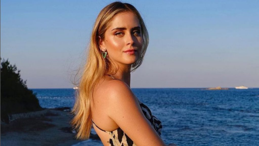 Valentina Ferragni esagera, la sorella di Chiara in topless in spiaggia [FOTO]