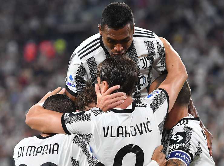 Giocatori della Juventus esultano dopo il gol (Credit Foto Ansa)