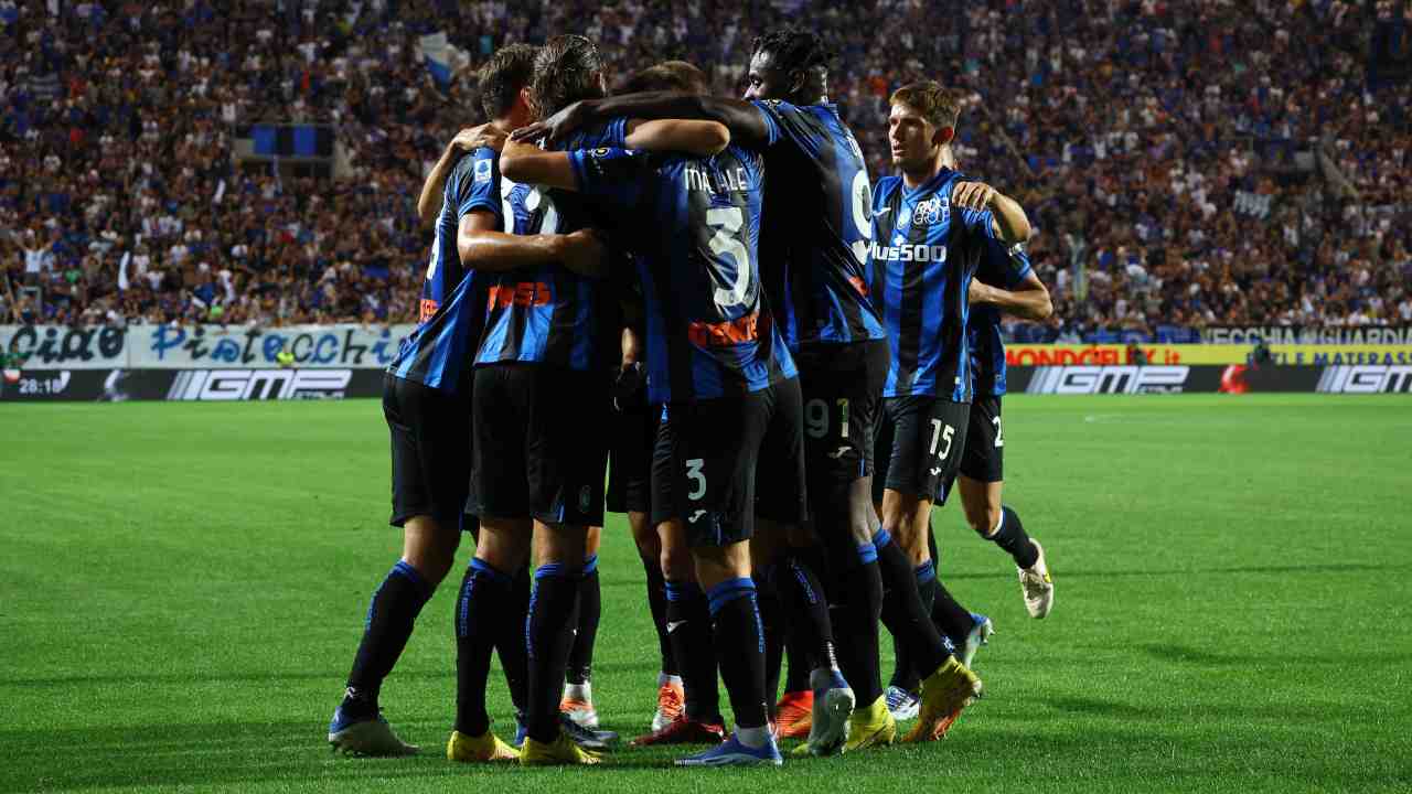 I ragazzi di Gasperini festeggiano dopo il gol contro il Milan (Credit Foto Ansa)