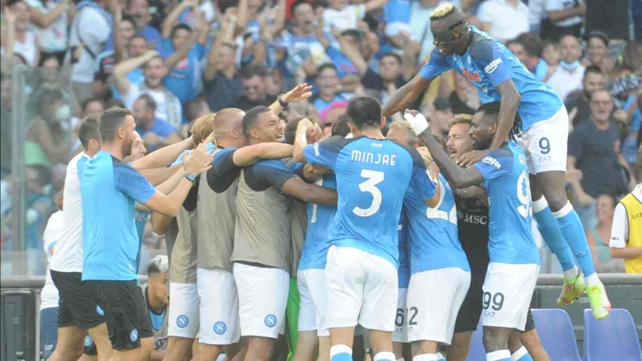 Giocatori del Napoli esultano dopo il gol (Credit Foto Ansa)