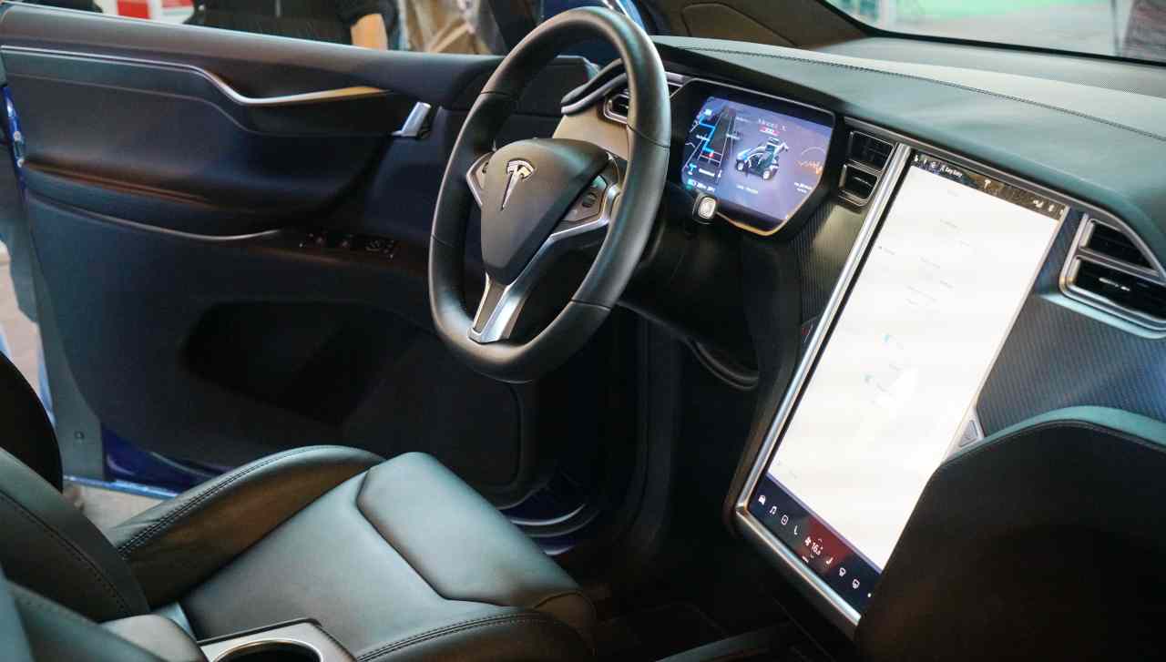 Tesla Autopilot, ancora problemi nei test: come risponde la società alle accuse?