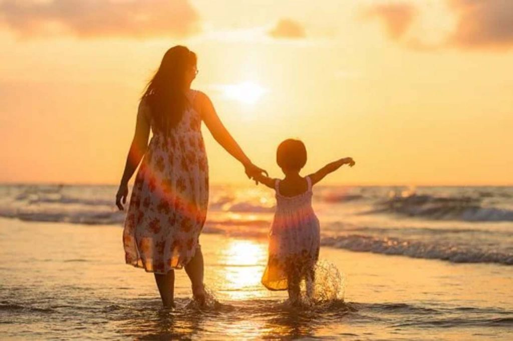 Arriva il bonus di €350 per le mamme: dono sociale da chiedere subito, aiuto concreto