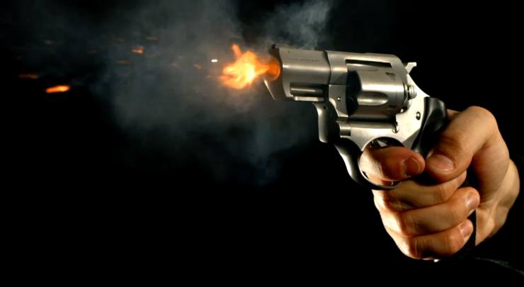 Guardia giurata spara per gioco e colpisce al petto un bimbo di due anni