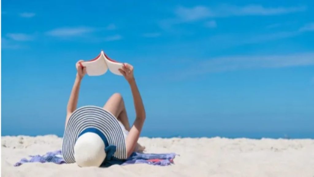 Cosa leggere sotto l’ombrellone: i 7 libri da non perdere