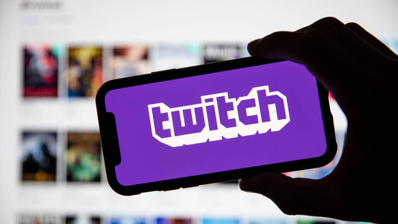Utenti di Twitch sconvolti da una diretta a luci rosse: proteste per il ban e presunti favoritismi