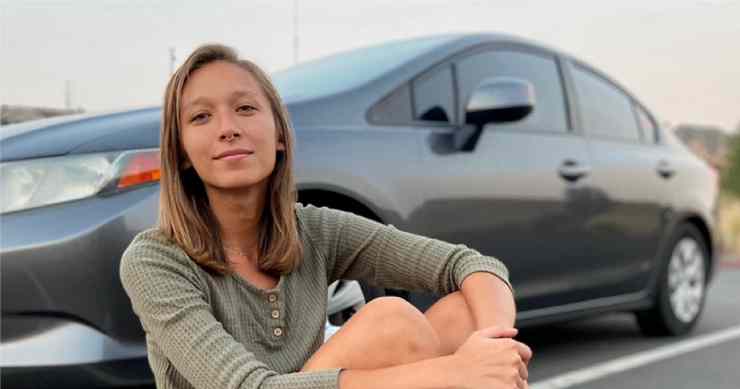 Vivere in auto per non pagare l’affitto, una ragazza spiega su TikTok come si fa