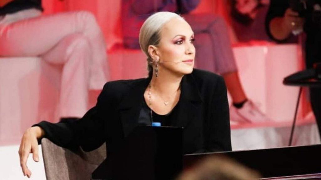 Amici 22, Alessandra Celentano gela lo studio: “L’ho trovato in mutande e…”