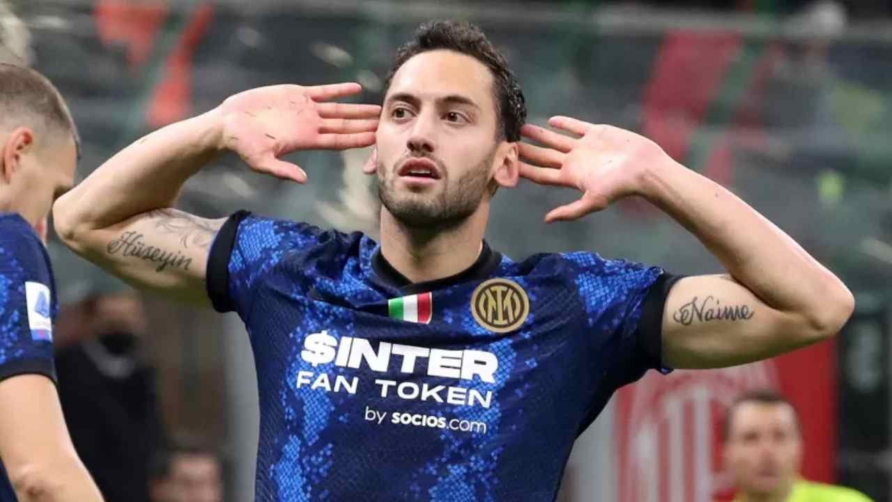 Hakan Calhanoglu, centrocampista dell'Inter (credit: Virgilio Sport)