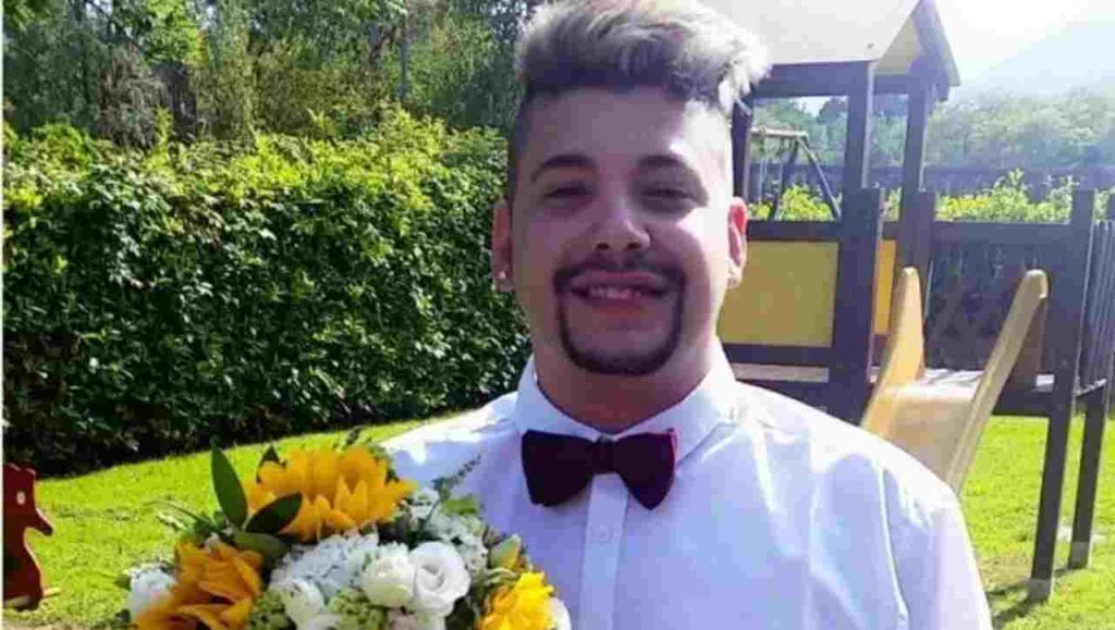 Giovane in monopattino investito e ucciso da un’auto guidata da un ubriaco: Claudio aveva 25 anni
