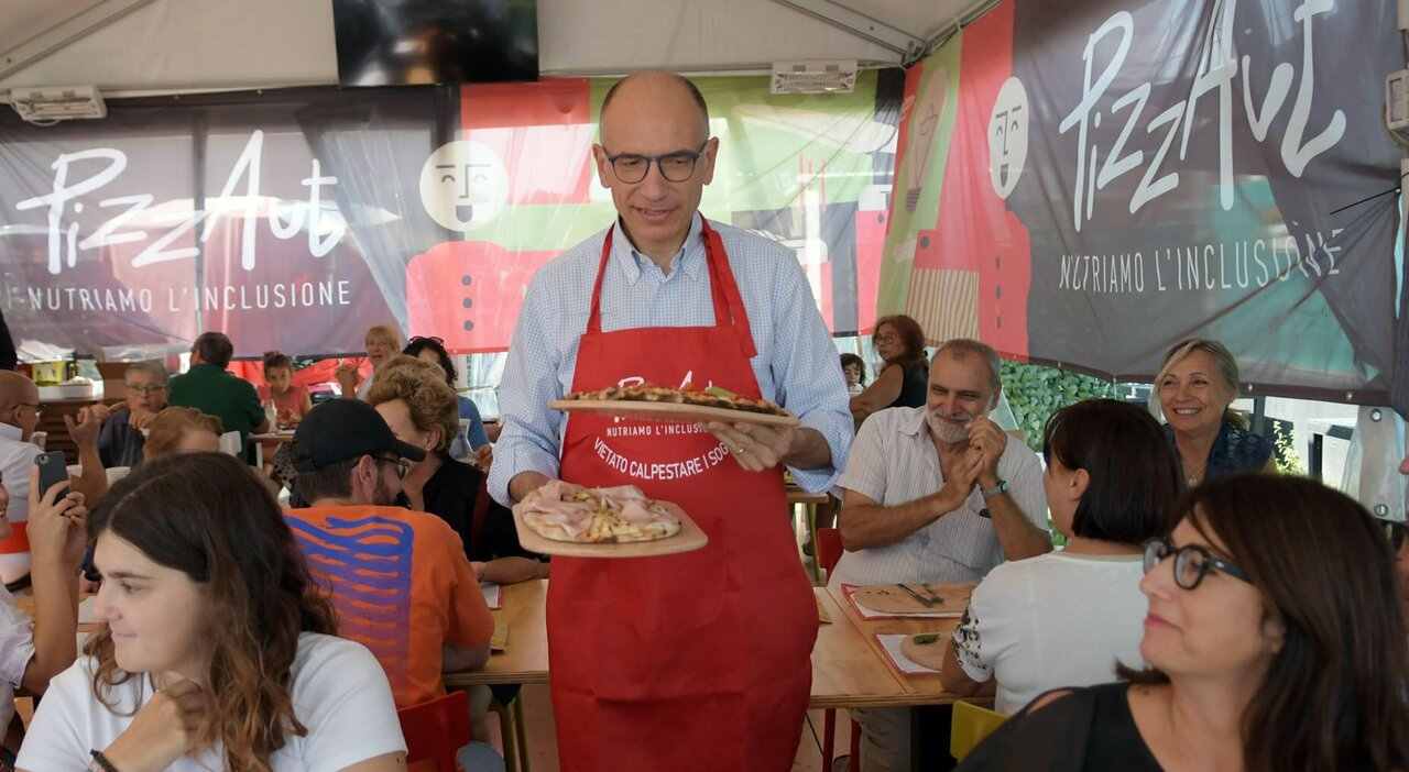 Enrico Letta serve ai tavoli di PizzAut