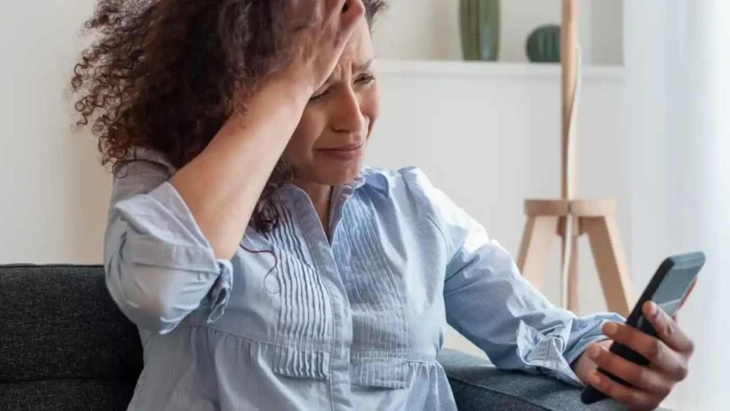 Ghosting, presto potrebbe diventare illegale: punibile come “offesa emotiva”