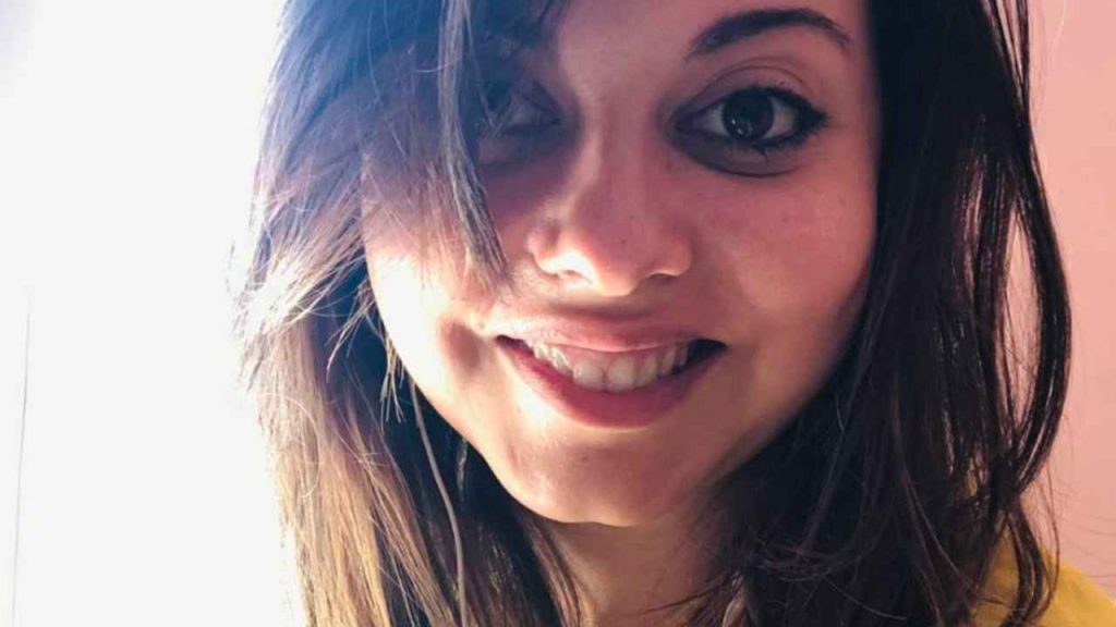 Graziella finisce in un burrone mentre era in macchina con i colleghi: morta a 30 anni