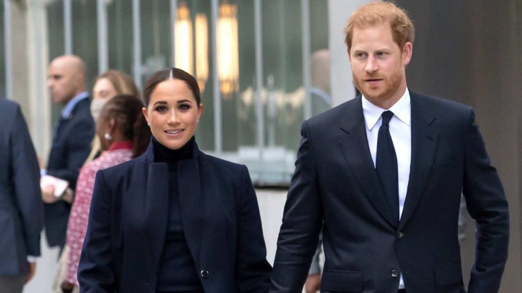 Harry, solo, isolato e triste | La morte della nonna, l’ultimo atto della rottura con i Royal