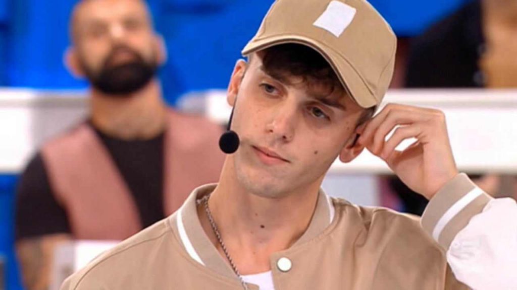 Amici, LDA beccato con la sua nuova compagna: social in delirio [FOTO]