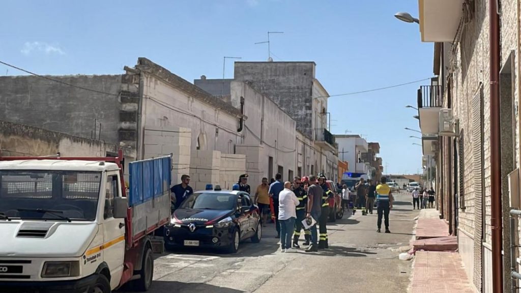 Crolla solaio di una palazzina: morto un operaio, gravemente ferito un altro