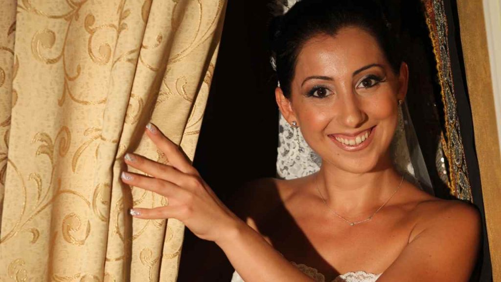 Estetista rinvenuta impiccata in casa, riaperta inchiesta: indagato marito per istigazione al suicidio