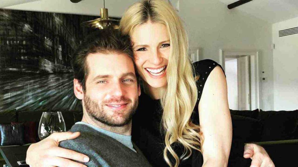 Tomaso Trussardi ritrova il sorriso con la bellissima imprenditrice: Michelle Hunziker dimenticata