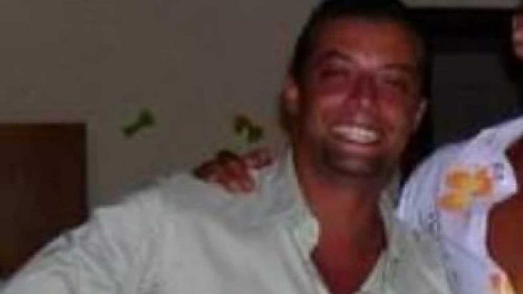 Sebastiano ucciso a coltellate dalla compagna in Francia davanti al figlio 16enne