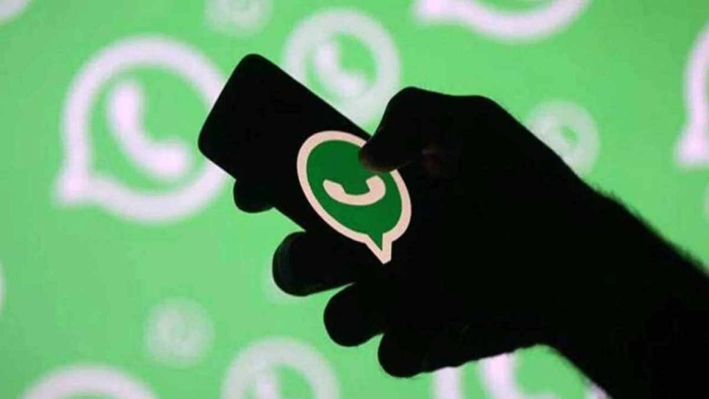 Come fare a difendersi se ti rubano l’account di Whatsapp: un fenomeno in forte aumento