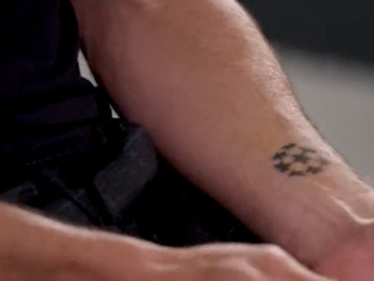 Il tatuaggio di Simeone - credits: Ansa Foto. 09092022 MeteoWeek.com