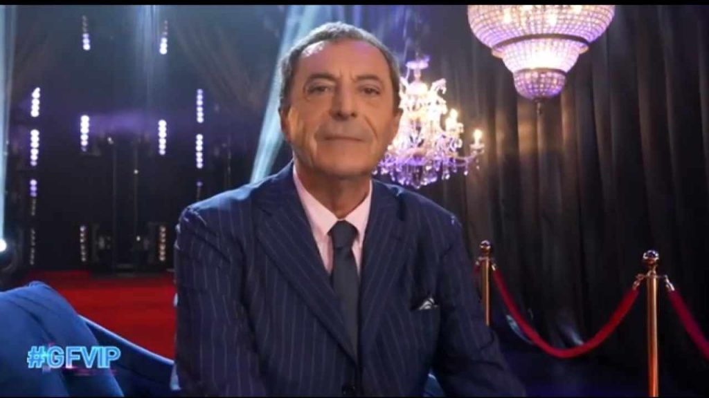 GF Vip 7, Attilio Romita protagonista di uno scatenato strip-tease [VIDEO]