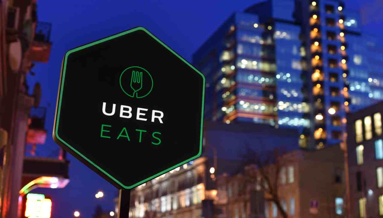 Uber Eats + Nuro = il futuro del delivery: a breve le loro consegne a guida autonoma ci "busseranno" sulla porta