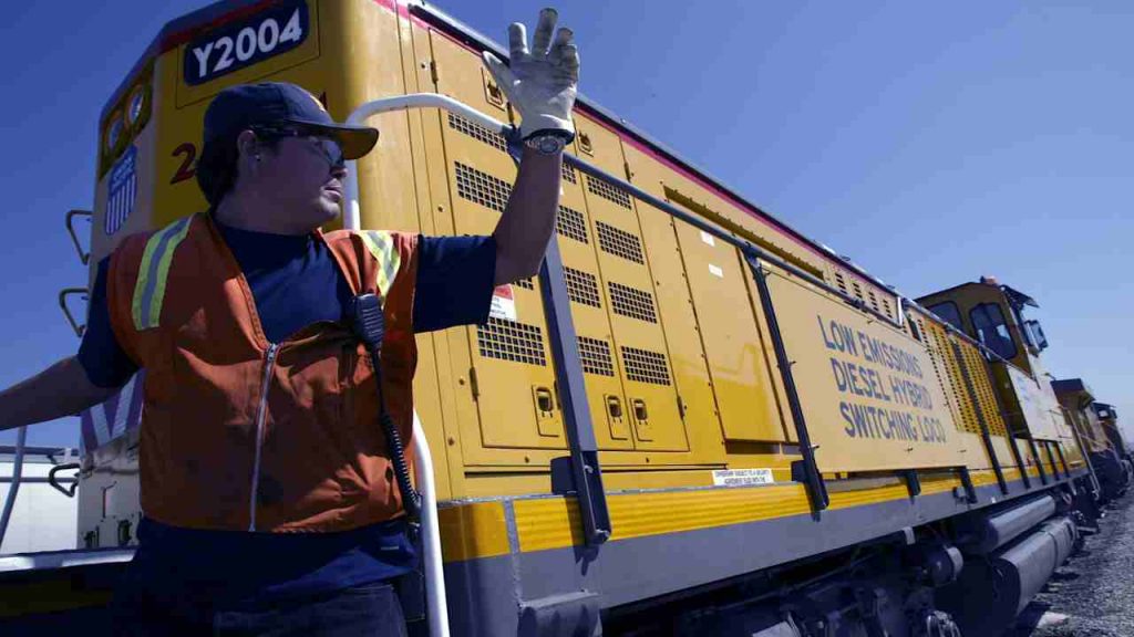 Usa a rischio paralisi per lo sciopero dei treni: Biden corre ai ripari