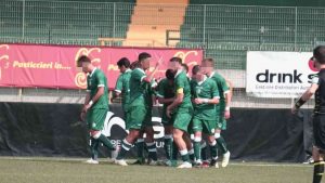 Baby calciatori in panchina, genitori minacciano allenatore Ti taglio la testa e la metto in valigia - meteoweek.com
