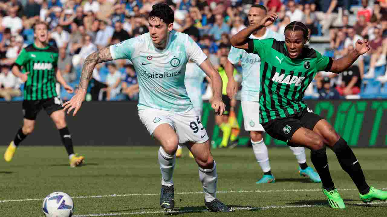 Alessandro Bastoni in azione contro il Sassuolo (Credit: Ansa) 21102022 - Meteoweek.com