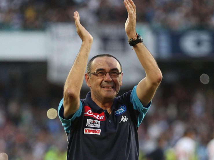 Sarri applaude i tifosi del Napoli (credit: Ansa) 13102022 Meteoweek.com