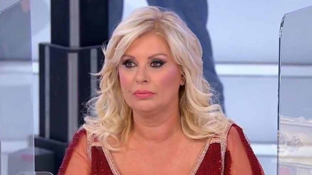 Uomini e Donne, anticipazioni, due dame litigano, Tina esplode