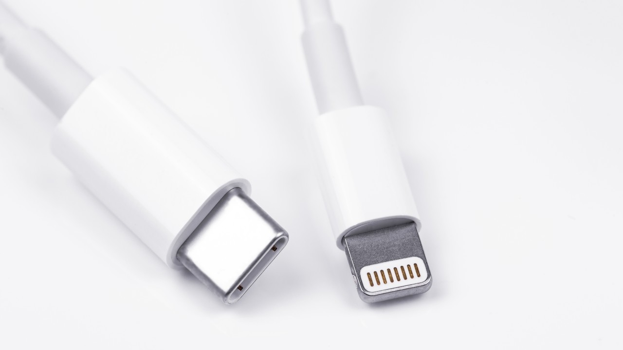 USB-C vs Lightning - MeteoWeek.com 20221027