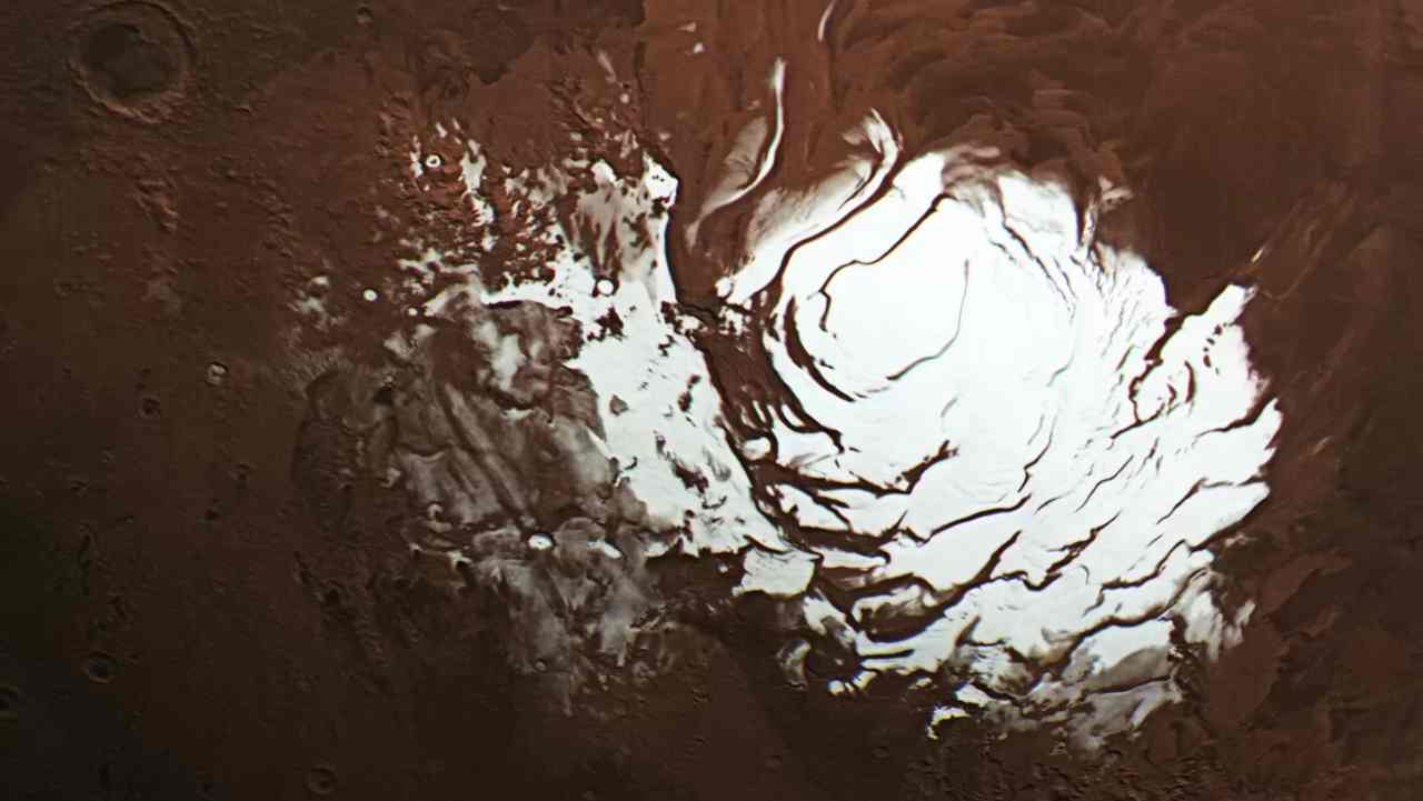 Marte, dopo 4 anni dalla scoperta Italiana confermata la presenza d'acqua: forse anche di vita?