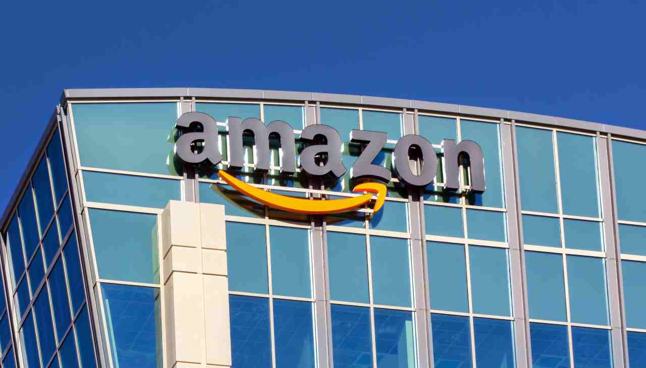 Amazon Italia nei guai: depositata in Procura denuncia penale per presunte recensioni false